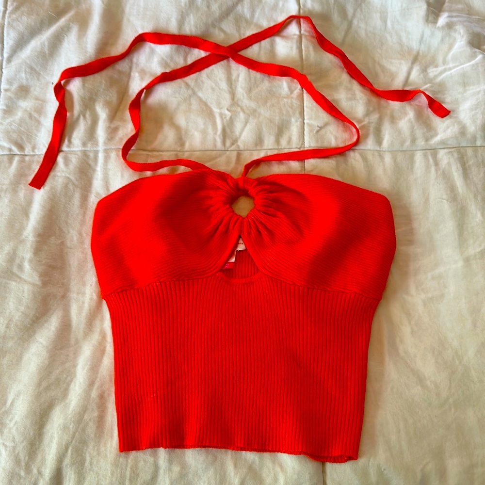 Orange-reddish, tied around the neck, crop top